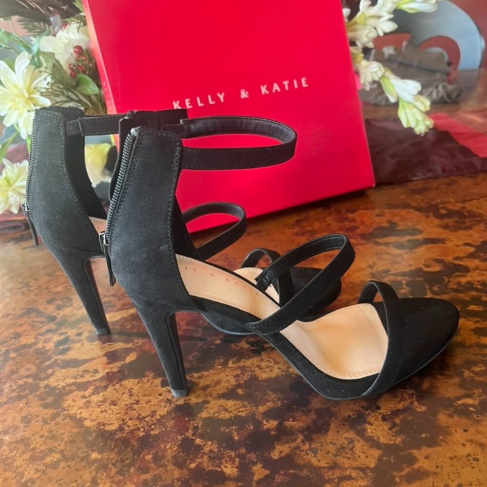 Kelly & Katie size 8 heeled black sandals